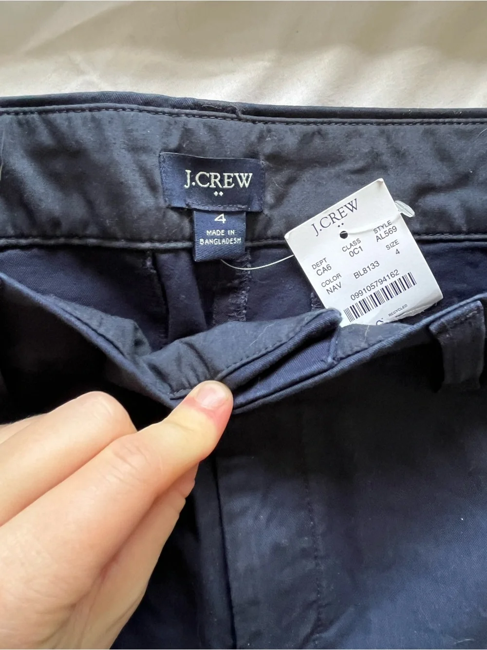 J. Crew Women’s Navy Flat-Front Chino Bermuda Shorts 9” Size 4 NWT